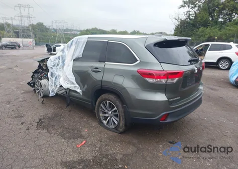 2017 Toyota Highlander Xle z USA, uszkodzony, nr VIN 5TDJZRFH9HS461928